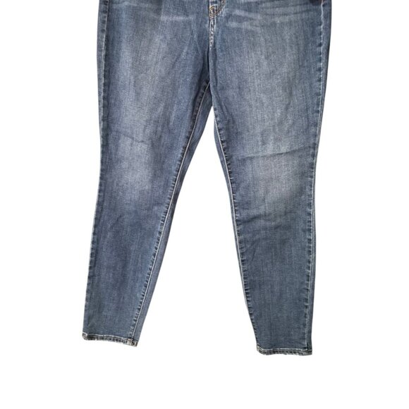 Jessica Simpson High Rise Forever Rolled Ankle Jeans - Picture 2 of 7